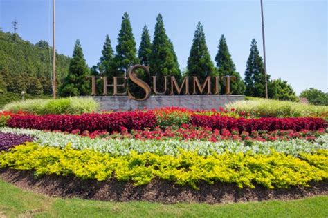 The summit alabama - 300 Summit Blvd, Ste 104, Birmingham, AL 35243 (205) 994-8685. 300 Summit Blvd, Ste 104, Birmingham, AL 35243 (205) 994-8685. Located at The Summit and boasting a “creative hub of style and taste in the South,” Emmy Squared Pizza introduces our one-of-a-kind fare to Birmingham, Alabama. 